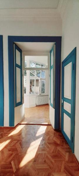 nikoloz apartment
